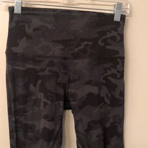 Lululemon size 6 camo leggings